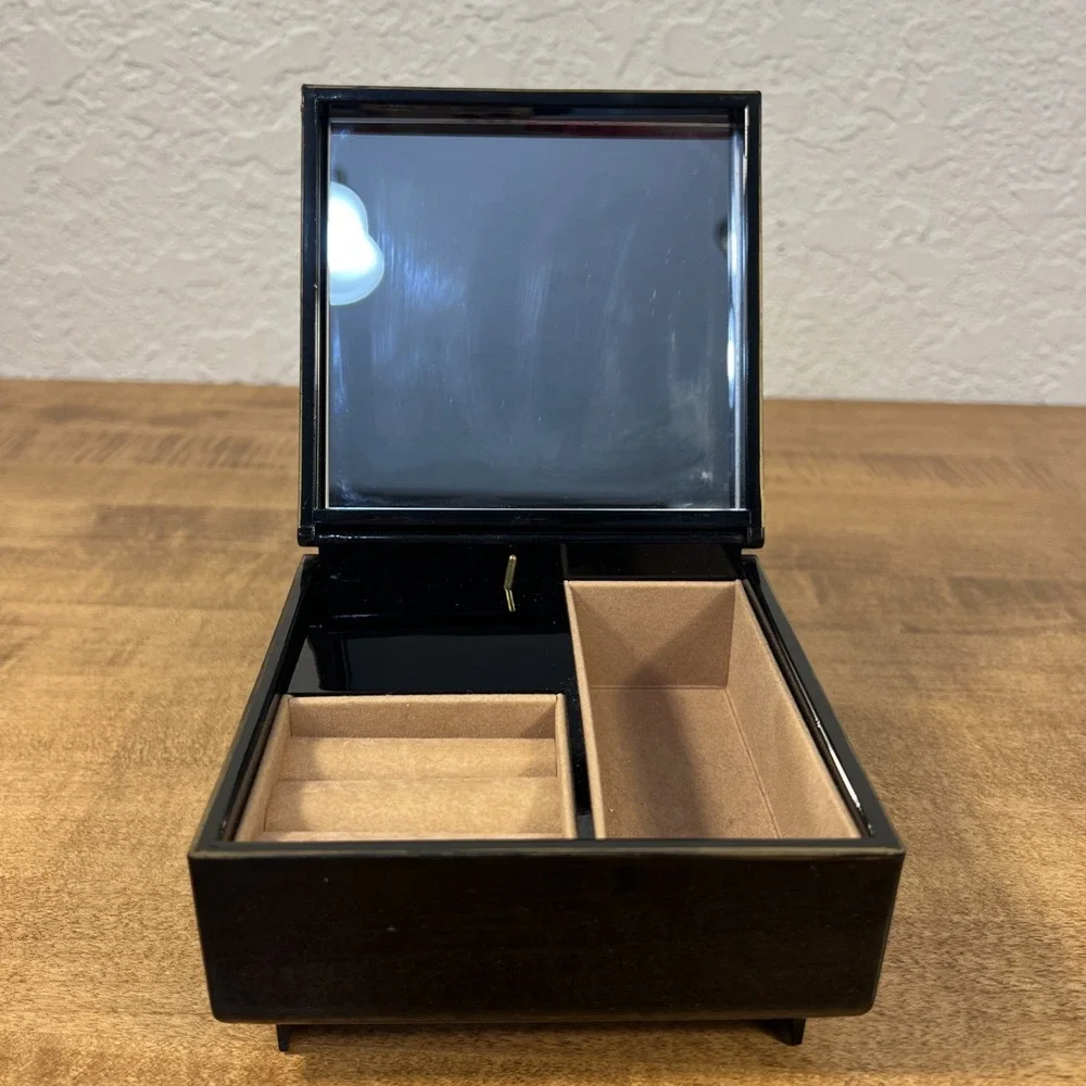 Vintage San Francisco Music Box Co Black Lacquer Jewelry Hummingbird Box